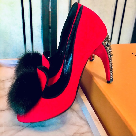 ✨RARE Louis Vuitton Frill Pump in Velvet & Mink🌙 - Picture 4 of 8